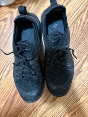 Nike Women’s Black Athletic Running Sneakers